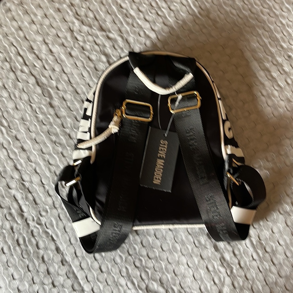 Steve Madden mini backpack - Picture 3 of 6